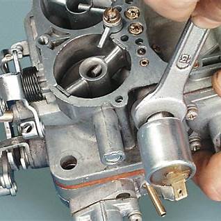 Почему стреляет в карбюратор: основные причины и способы устранения
