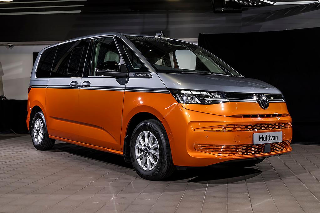 Семейные автомобили с третьим рядом: сравнение моделей 2025