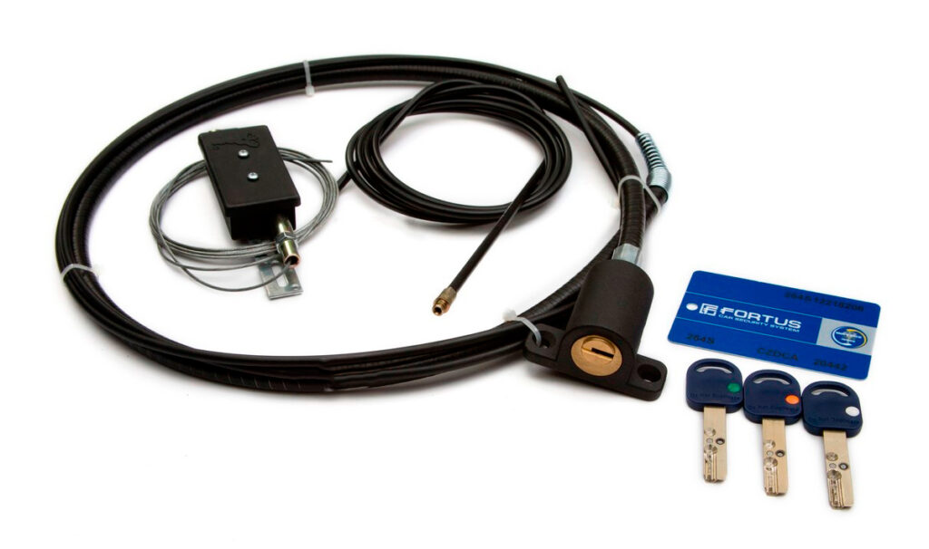 Как защитить автомобиль от угона: механические и электронные способы