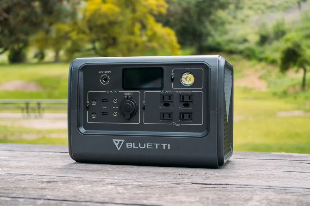 Рейтинг портативных электростанций 500–2000 Вт (Li-ion vs LiFePO₄): выбор для дома и дачи
