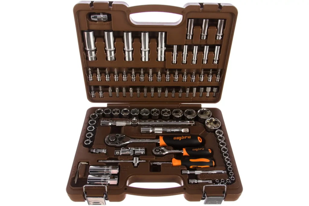 Наборы инструментов для авто и дачи: что должно быть в багажнике