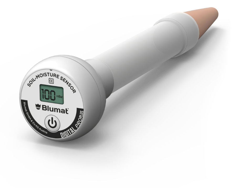 Система автоматического полива с использованием аккумуляторных насосов и датчиков влажности