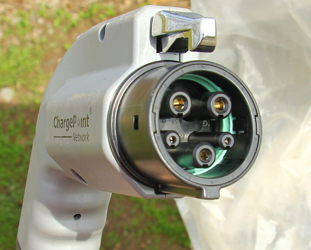 CCS2 vs GB/T vs Type 1/Type 2: полное руководство по разъёмам и адаптерам