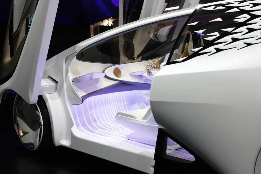 Искусственный интеллект в авто: помощь водителю, распознавание лиц, голосовое управление