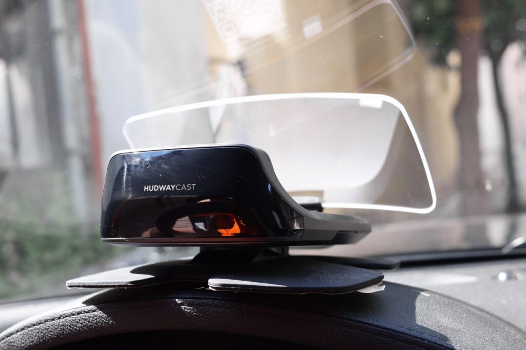 Обзор HUD-дисплеев 2025 для российских дорог: читаемость днём/ночью