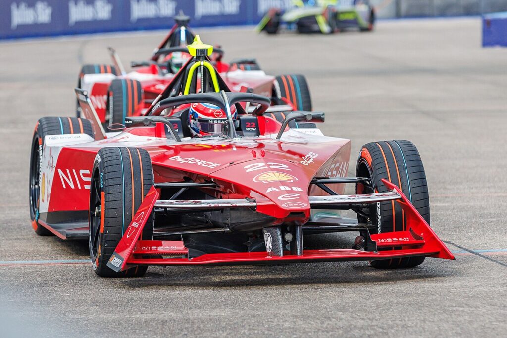 Электрические гоночные болиды: чемпионаты 2025 — полный гид