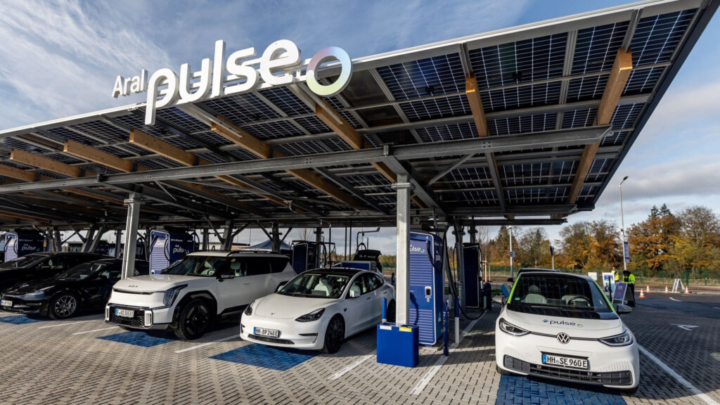 Зарядные станции на АЗС: обзор сетей