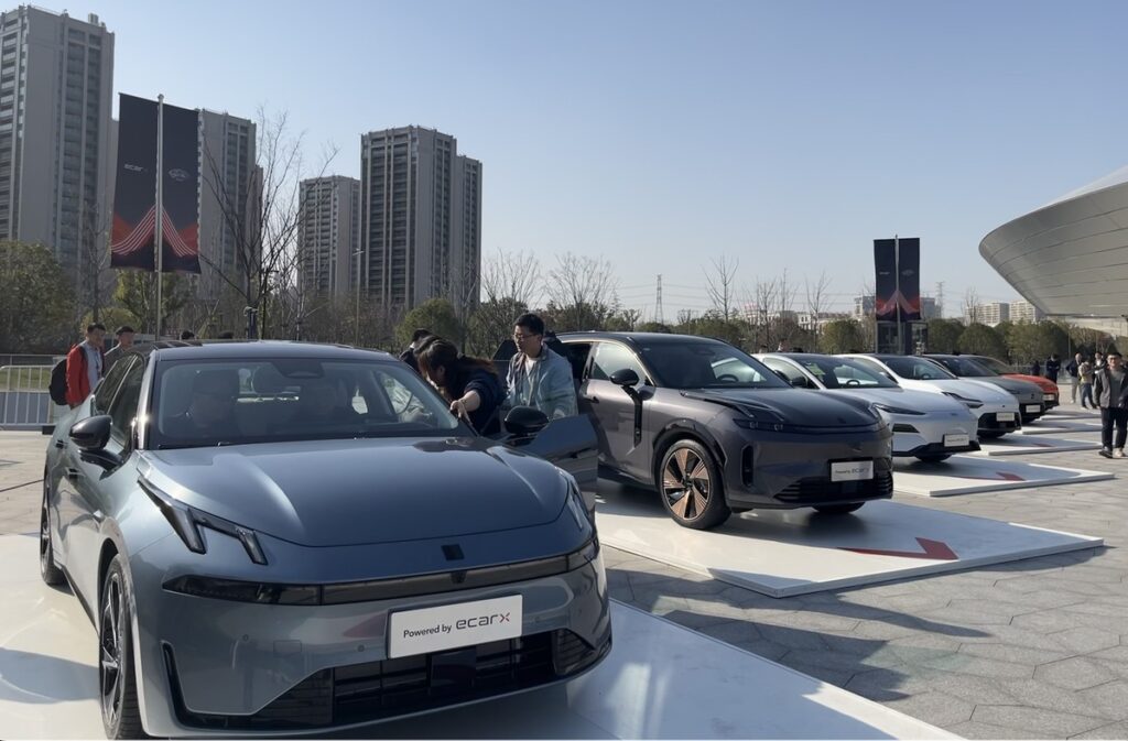 Нейросети в авто: как DeepSeek изменит взаимодействие с машиной