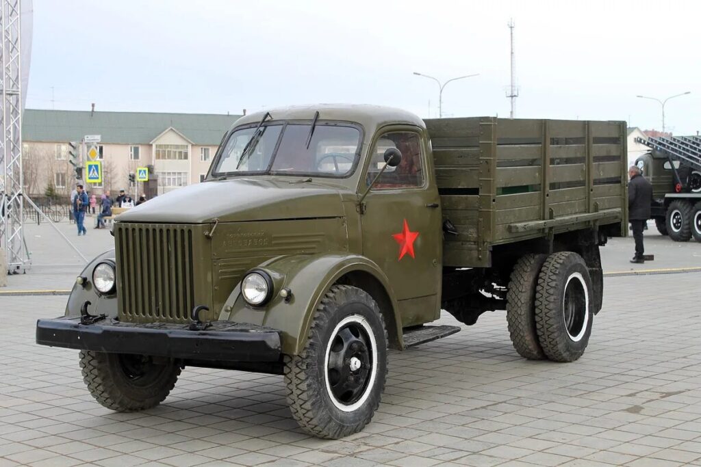 Автомобили в советском кино