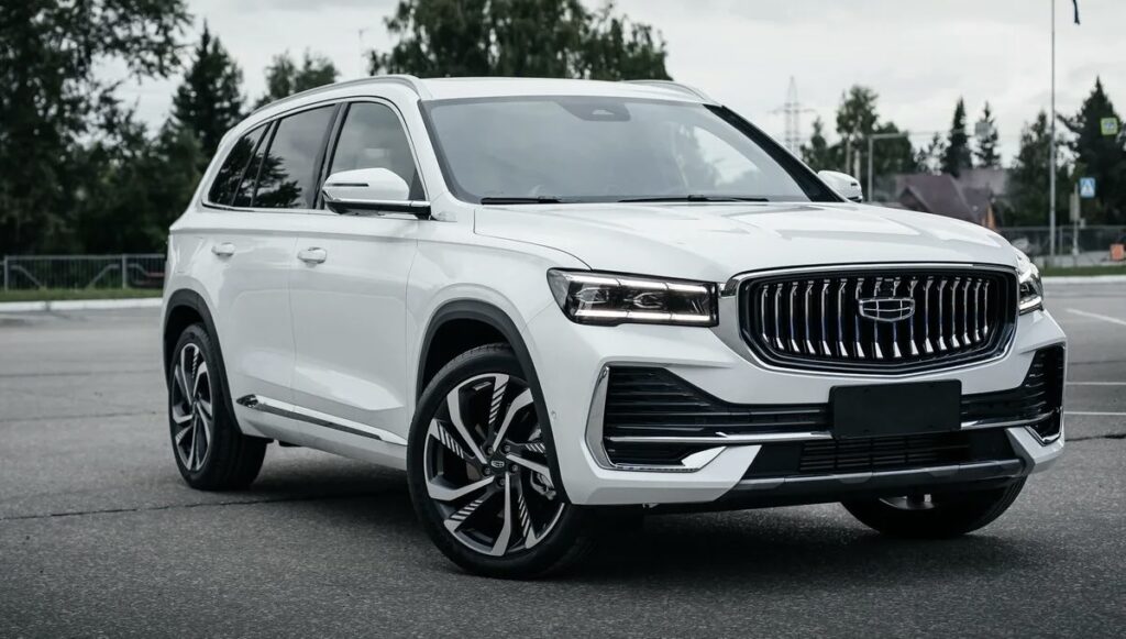 Lada Iskra vs Geely Monjaro: сравнительный тест 2025