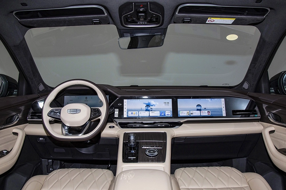 Lada Iskra vs Geely Monjaro: сравнительный тест 2025