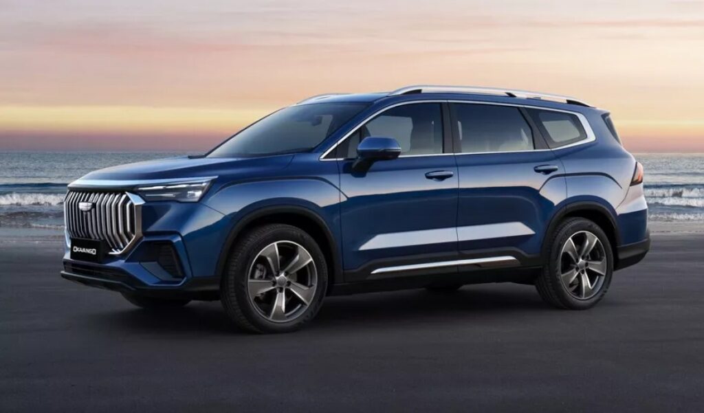 Семейные автомобили с третьим рядом: сравнение моделей 2025