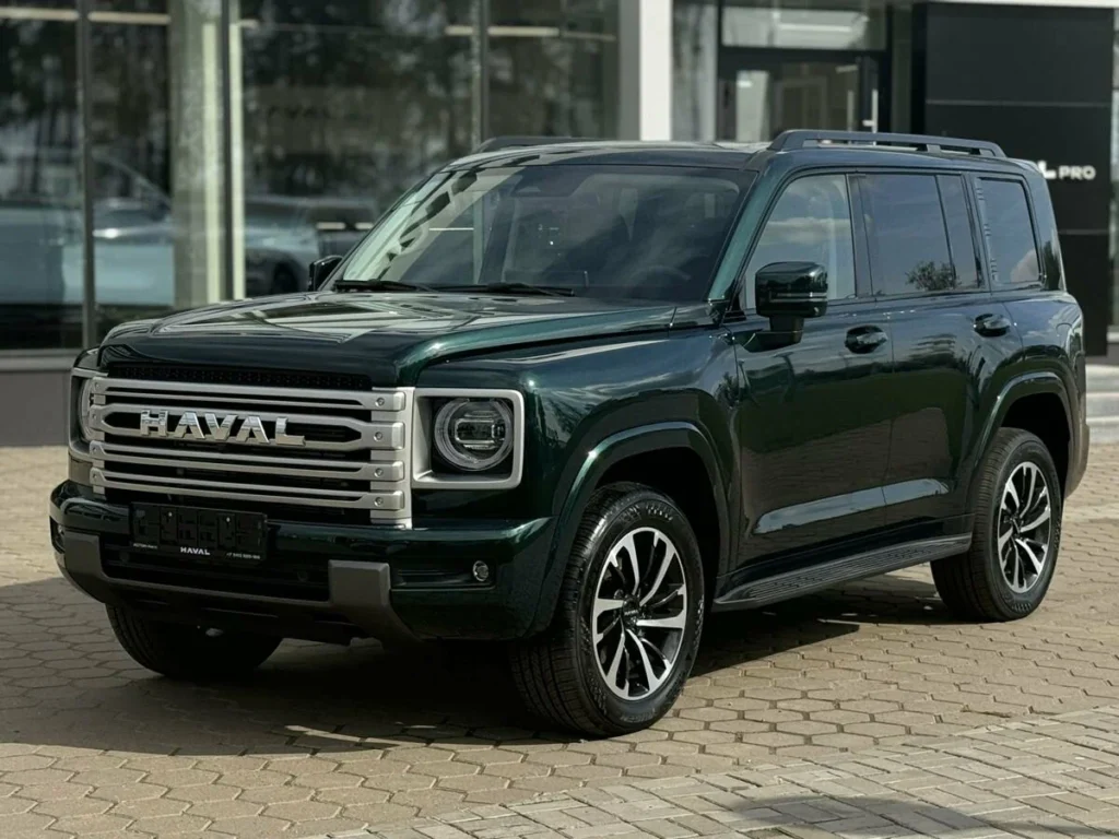 Семейные автомобили с третьим рядом: сравнение моделей 2025