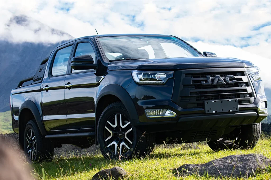 Пикапы в РФ 2025: грузоподъёмность, днищевая защита, кузовные аксессуары