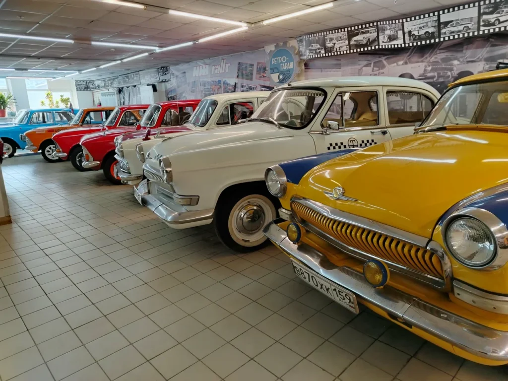 Музеи ретро-автомобилей в регионах России: куда ехать, что смотреть и как планировать поездку