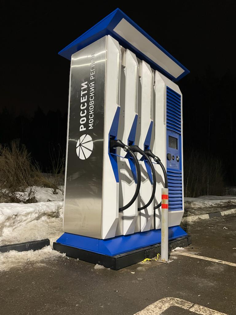 Сети быстрой зарядки: роуминг, тарифы, ночные/пиковые цены, как экономить в поездках