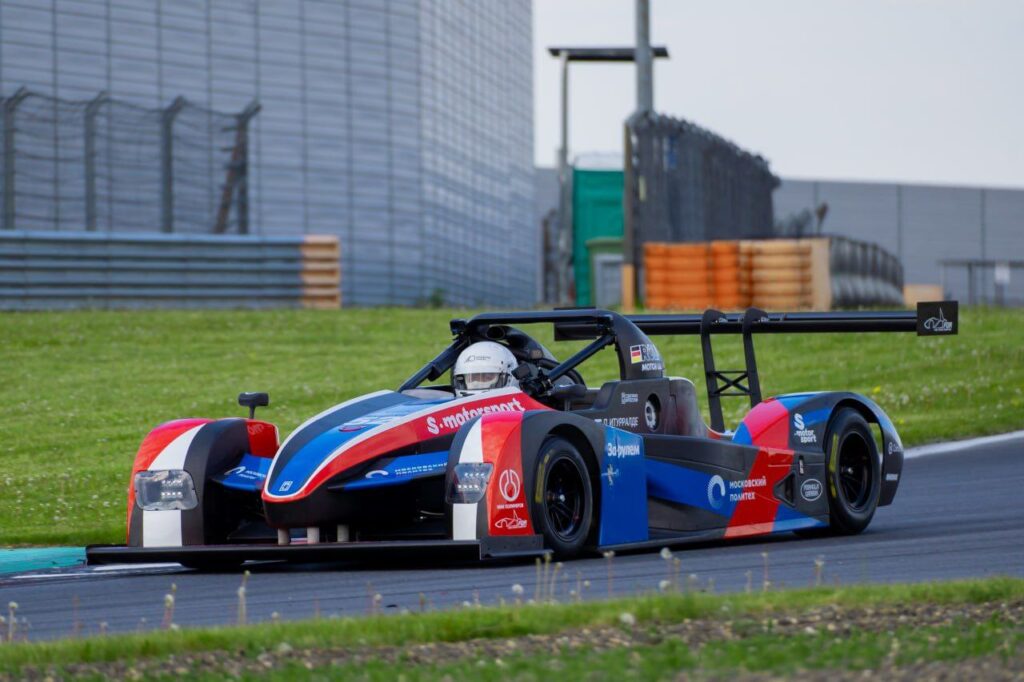 Электрические гоночные болиды: чемпионаты 2025 — полный гид