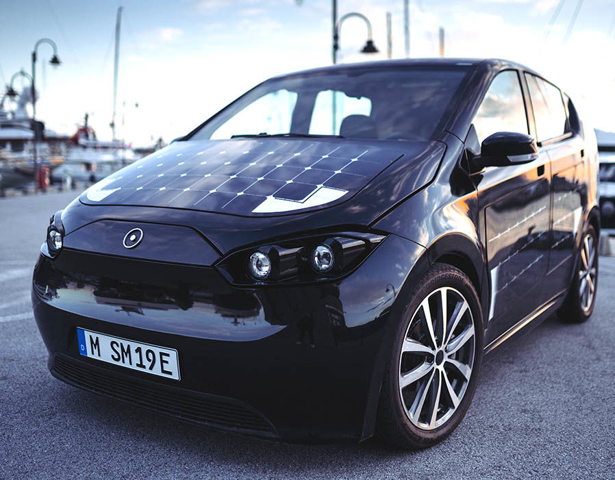 Солнечные панели на крыше электромобиля в 2025: стоит ли игра свеч?