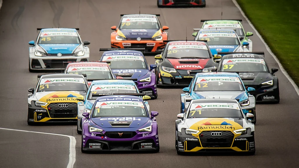 Электрические гоночные болиды: чемпионаты 2025 — полный гид