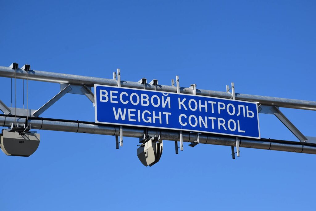 Дорожные камеры нового поколения: обзор технологий, ИИ‑видеоаналитика, измерение скорости и безопасность данных (2025)