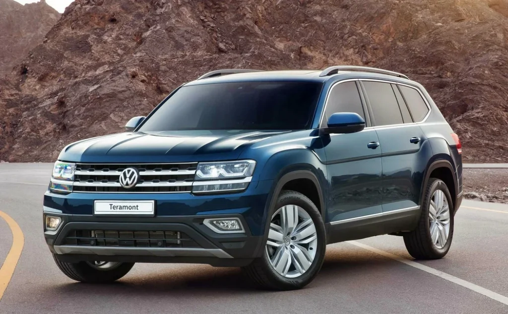 Семейные автомобили с третьим рядом: сравнение моделей 2025