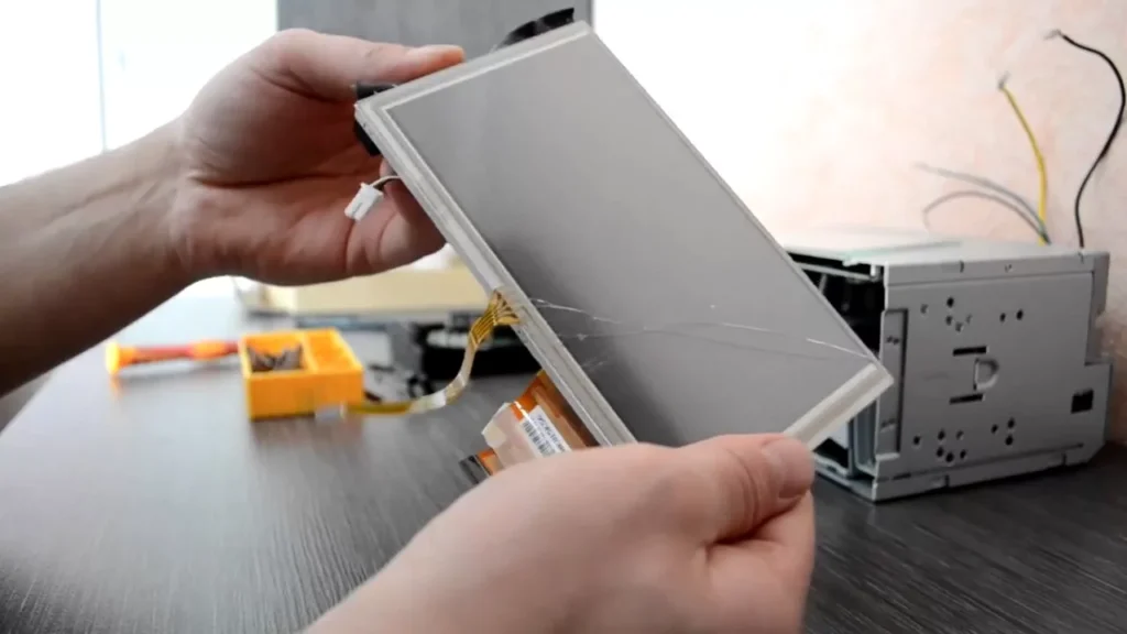 Замена сенсорного экрана в автомобиле своими руками: инструкция