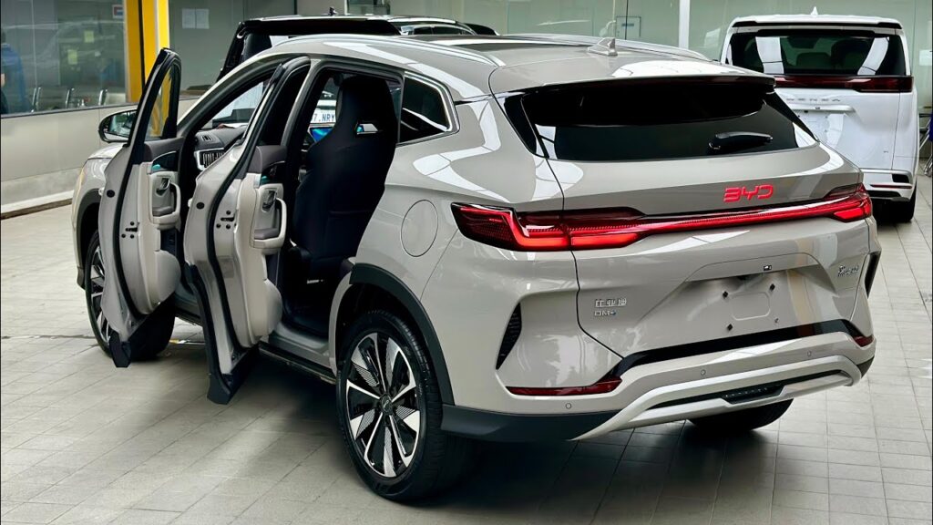 Компакт‑седаны 2026: платформа, локализация, гибридные версии — что ждать