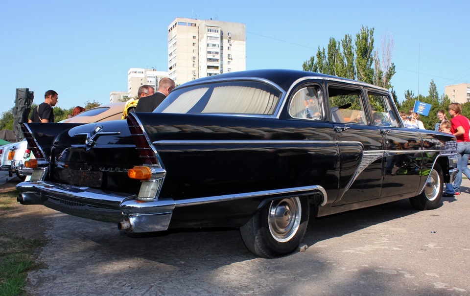 Хранение коллекционного авто: климат, безопасность, страховка — профессиональное руководство