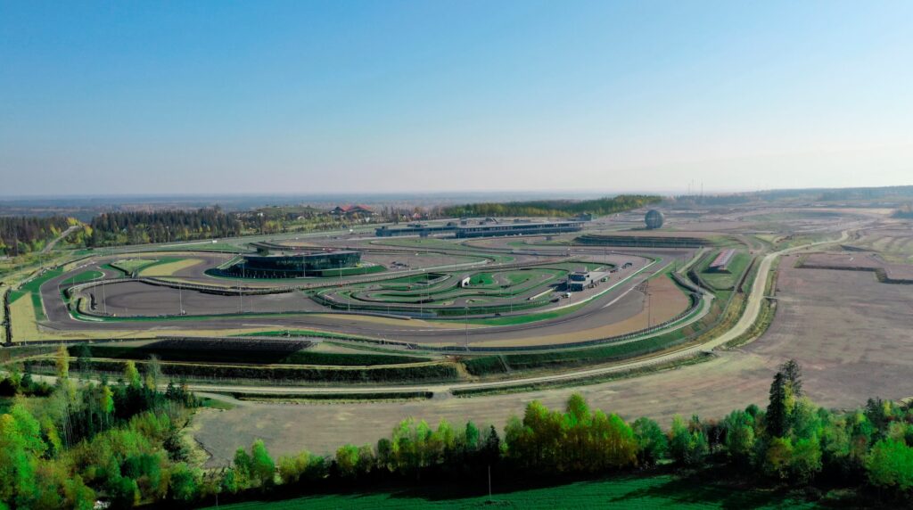 Картинг в России: лучшие трассы для тренировок — путеводитель по выбору, планам занятий и топ‑локациям
