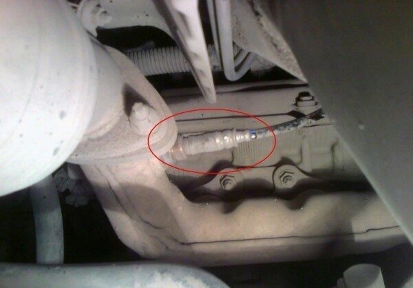 Выхлопная система: запах в салоне, подсос, трещины, лямбда‑зонд — диагностика