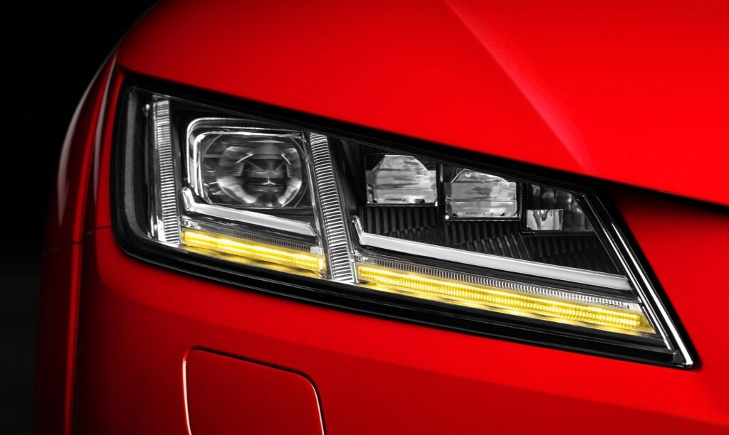 Свет авто: LED vs галоген — как настроить фары и не ослеплять встречных