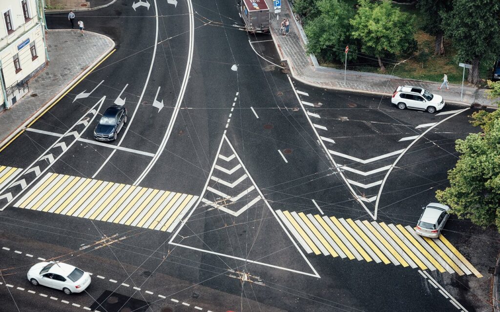 Островки безопасности и направляющие: правила проезда, разметка, знаки, штрафы