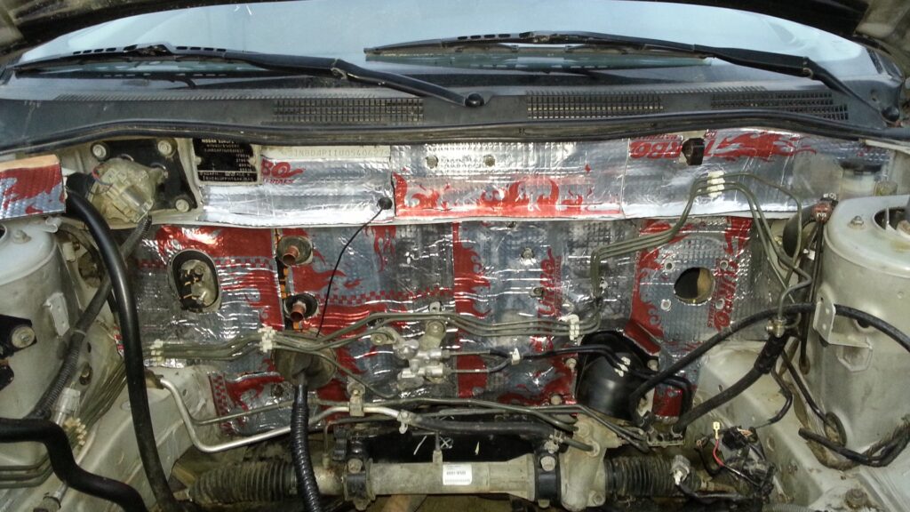 Шумо‑ и виброизоляция автомобиля: что действительно даёт эффект, а что — маркетинг