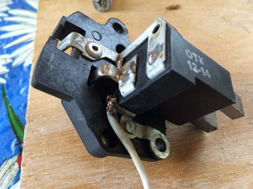 Почему мигает ближний свет фар: причины и способы устранения