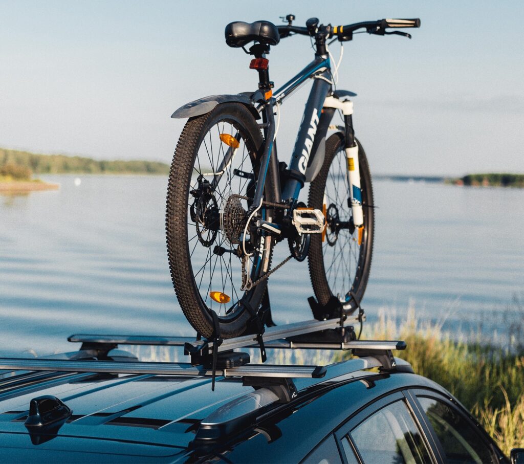 Перевозка велосипедов: фаркоп vs крыша vs салон — штрафы, аэродинамика