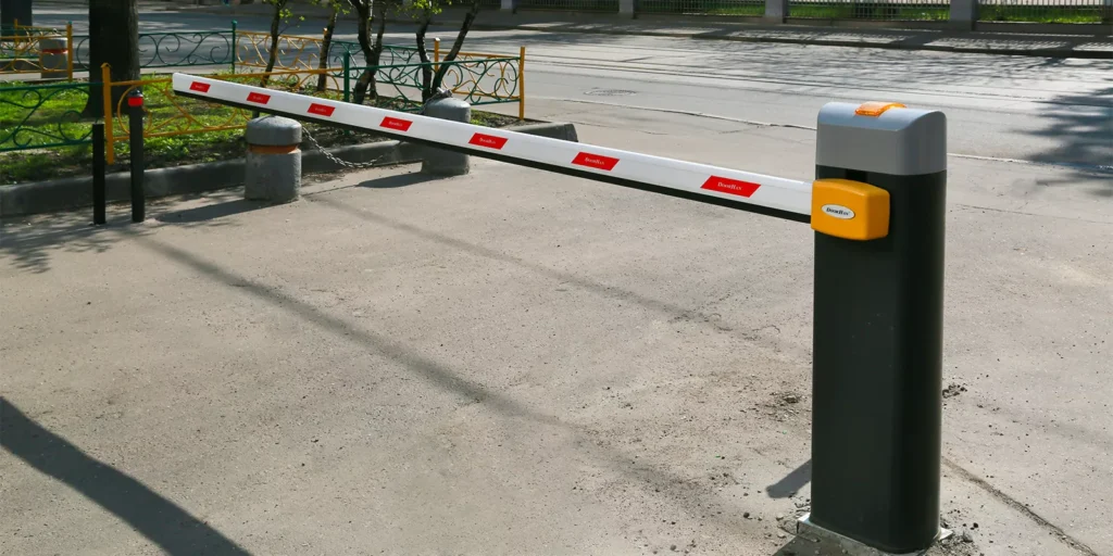 Остановка/стоянка во дворах: разметка, шлагбаумы, эвакуация (2025)