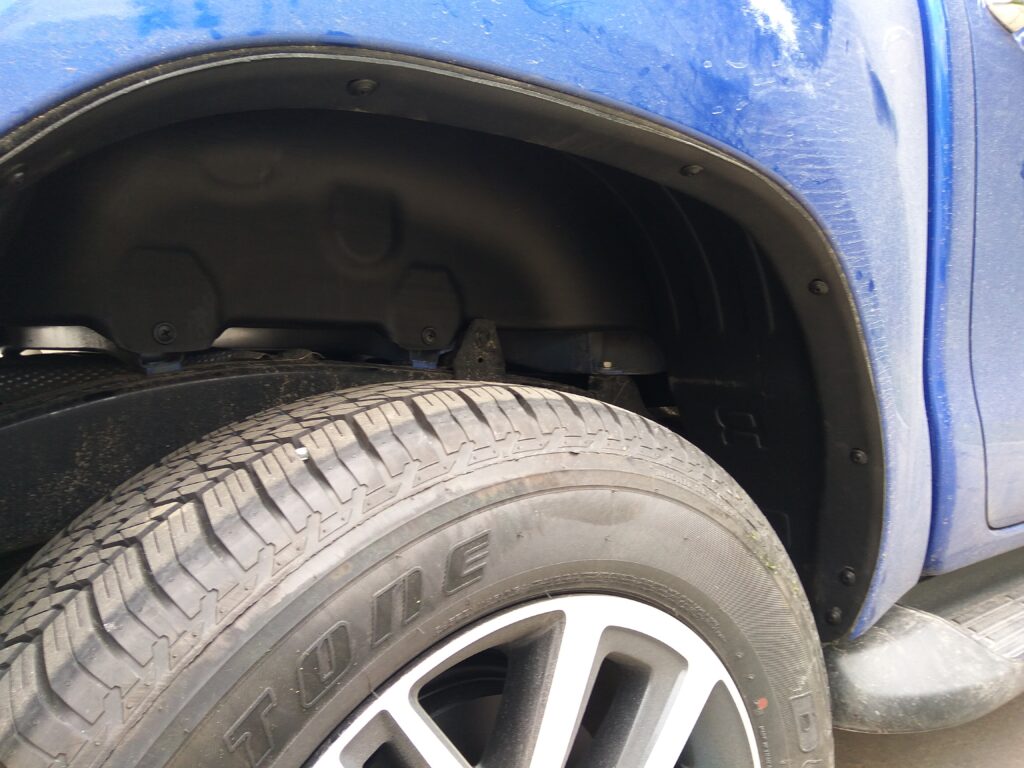 Защита ЛКП без PPF: силанты, воски, антигравий и брызговики — что работает