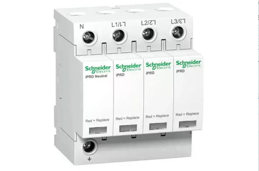 Как защитить бытовую технику на даче от перепадов напряжения и грозы